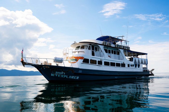 liveaboardsliveaboardboatsandschedulesmvexplorer_01boat.jpg